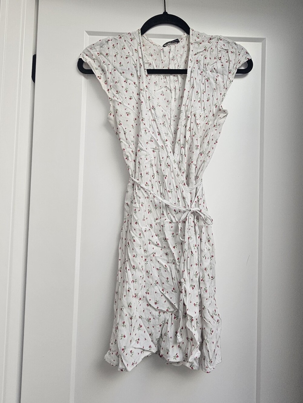 BRANDY MELVILLE Wrap Dress White Red Florals